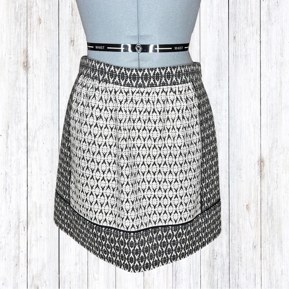 J Crew Mini Skirt Woven Black & Ivory Pockets Size 4